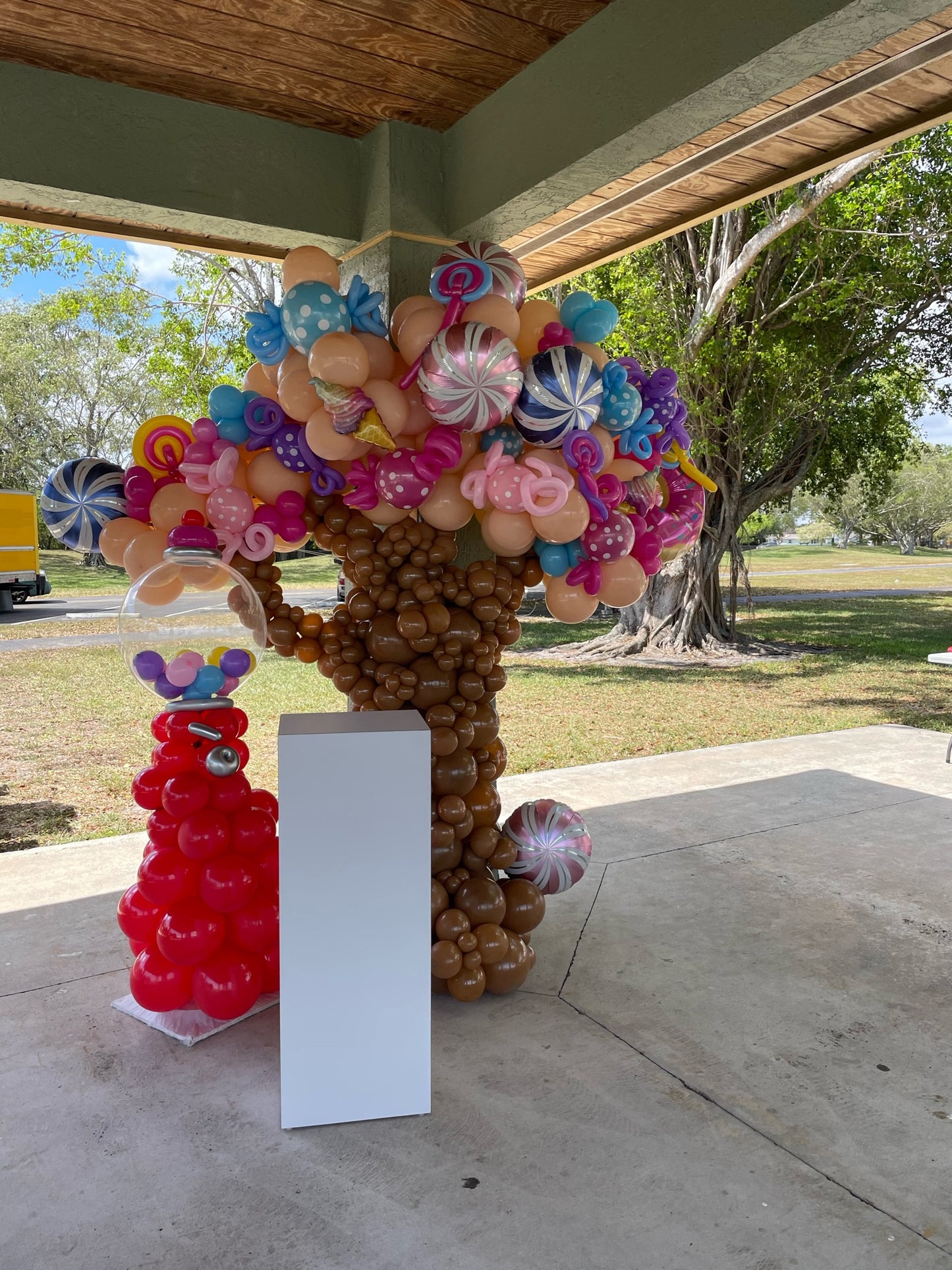 Magic Balloon Tree